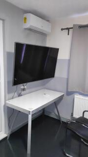 Ensuite Air conditioning Soft water TV TETHER - 6