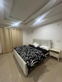 I bedroom luxury furnished apartment near to grand masjid Bahria town - 9