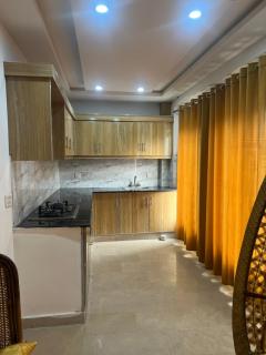 I bedroom luxury furnished apartment near to grand masjid Bahria town - Lahore - 7