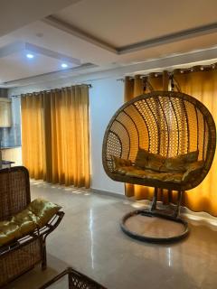 I bedroom luxury furnished apartment near to grand masjid Bahria town - Lahore - 3