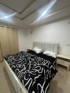 I bedroom luxury furnished apartment near to grand masjid Bahria town - 2