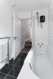 Room 1 at Jubilee House - Free Parking, Self Check-In, Fast WiFi and Smart TV by Yoko Property - Liverpool - 7