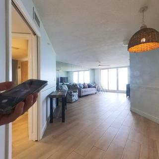 Oceanfront luxury at Hibiscus Breeze, charming 2/2 condo on North Hutchinson Island 3 Month Min - Fort Pierce - 3