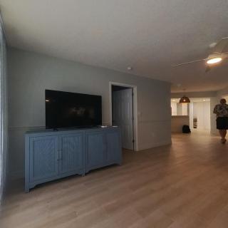 Oceanfront luxury at Hibiscus Breeze, charming 2/2 condo on North Hutchinson Island 3 Month Min - Fort Pierce - 1