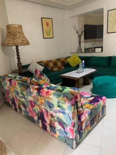 Luxury Corniche Apartment - Near Beach & Amenities - 1