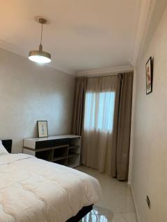 Luxury Corniche Apartment - Near Beach & Amenities - 8