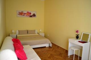 Sunflower 2BDR Flat By Ruterra - Prague - 9