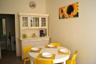 Sunflower 2BDR Flat By Ruterra - Prague - 7