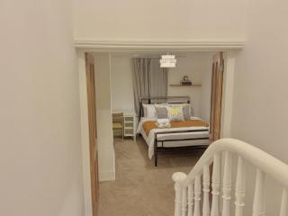 Spacious 3 bedroom house near Central London, O2, ExCel, Stratford, Tube Station & Parking Available - Londra - 8