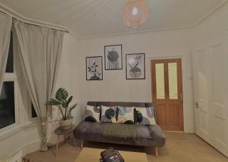 Spacious 3 bedroom house near Central London, O2, ExCel, Stratford, Tube Station & Parking Available - Londra - 6