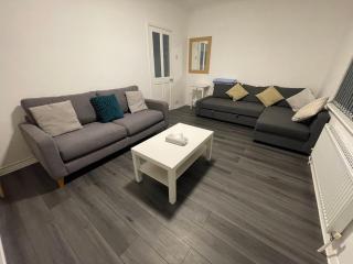 House in Bournemouth and Poole with free private parking for 4 cars - 2