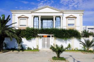 L'Orchidée - Villa de luxe avec piscine chauffée, ascenseur privatif et vue sur le lac de Tunis - 4