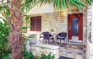 1 Bedroom Beautiful Apartment In Lucija - 2