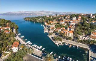 Gorgeous Apartment In Supetar-Splitska - 4