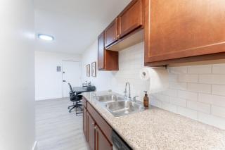 Spacious 1 Bedroom Apartment with pool & private patio! - Phoenix - 6