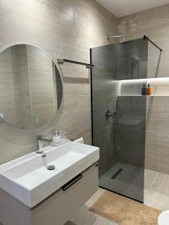 Luxury Studio Apartment - Tirana - 3