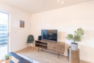 Spacious 1 Bedroom Apartment with pool & private patio! - Phoenix - 8