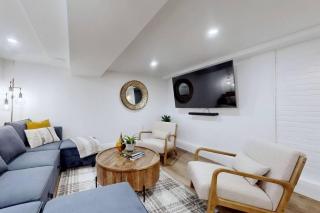 Fresh and Modern Guest Suite - 4