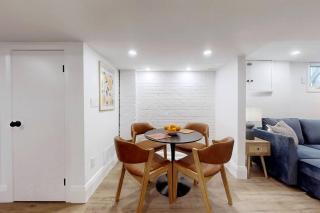 Fresh and Modern Guest Suite - 1