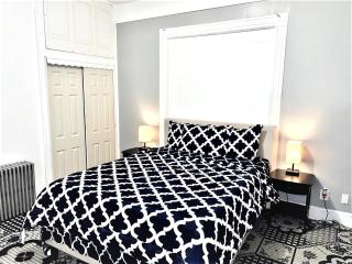 Huge 3 BEDROOM Apt, LIC next to Manhattan !!! - - 8