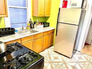 Huge 3 BEDROOM Apt, LIC next to Manhattan !!! - - 6