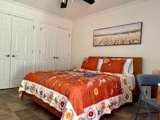 Cozy Condo - 4