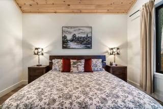 New Haven Luxurious 4Bd 5B Ensuite Cabin with Indoor Pool, HotTub, Theater and Game Room - Sevierville - 1