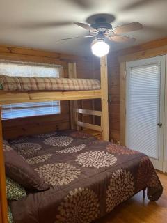 Cabin Retreat near 3 Bears Resort - Warrens - 1