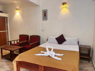 Morjim Sunset Guesthouse- Apartments with Kitchen & AC Rooms - Morjim - 4