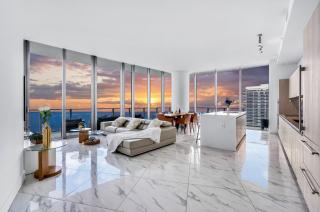 Ventur Penthouse Beachfront at LYFE Beach Resort - Hollywood - 0