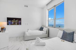 Ventur Penthouse Beachfront at LYFE Beach Resort - Hollywood - 3