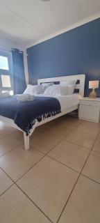 Misty Bay's Cozy Corner Apartment - 0