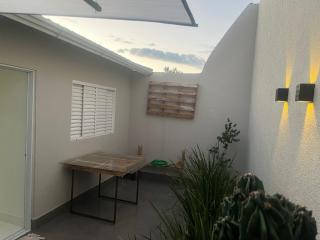 Casa c Suite independente cond Jd Moncoes - Maringá - 0