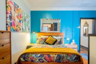 Art Deco Retreat, Shops & Cafes, Public Street Parking - Brisbane - 0