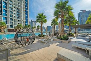 Chic Studio with Balcony - Canal Bay & Pool Views - 8