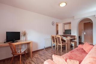 HOLIDAY Apartments - 5