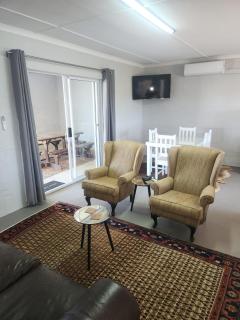 Volgenoeg Self Catering Family Unit - Oudtshoorn - 9