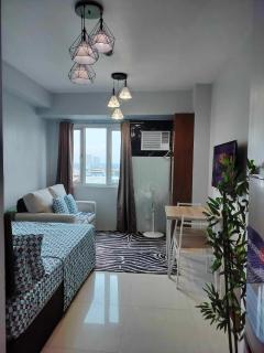 15th Floor Cozy Studio Unit with Netflix, AC and Free Wifi in Mplace - Manila - 0