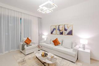 Luxurious 2BR Apartment with Burj Khalifa view - 5