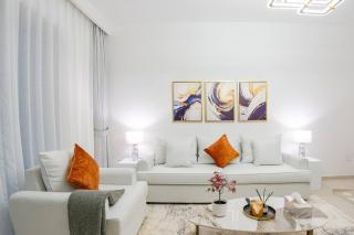 Luxurious 2BR Apartment with Burj Khalifa view - 3