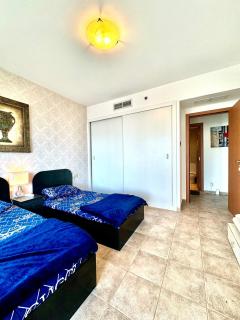 Travelers backpackers - Dubai - 9