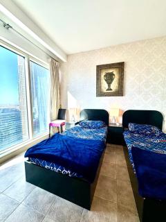 Travelers backpackers - Dubai - 8