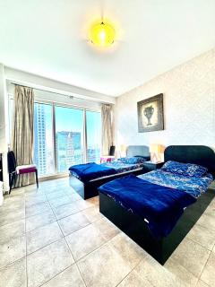 Travelers backpackers - Dubai - 2