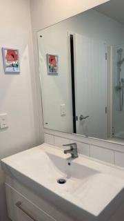 Three bedroom entire unit at central lotion - 5