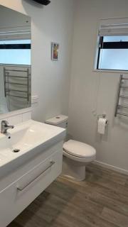 Three bedroom entire unit at central lotion - 4