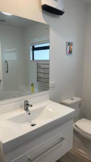 Three bedroom entire unit at central lotion - 3