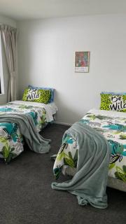 Three bedroom entire unit at central lotion - 6