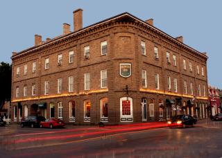 Baldachin Inn - 0