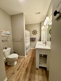 Walk-in level Condo B-6 Near Lake - Hollister - 3