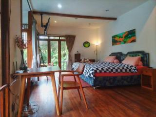 Malathi Wooden House with Pool View - Ubud - 8